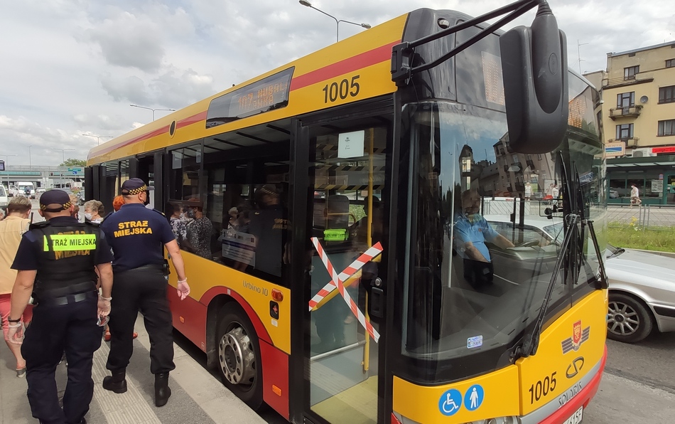 Straż miejska sprawdzi maseczki w autobusach 