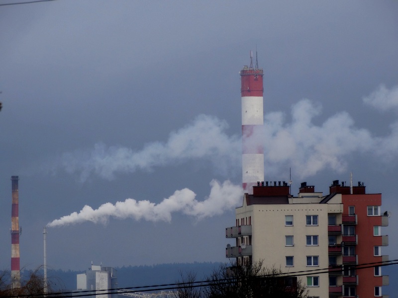 Nad Kielce wrócił smog a radni przyjęli PONE 