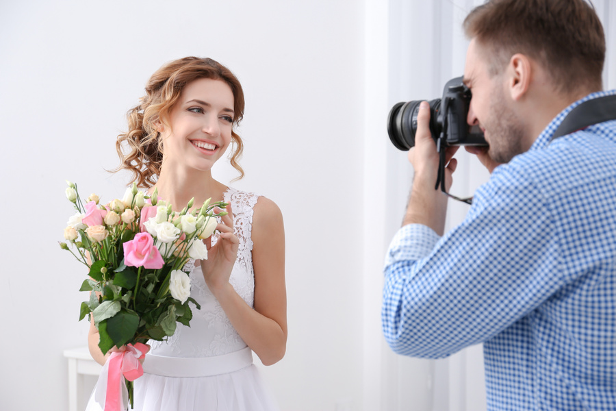 Trendy w fotografii ślubnej – zainspiruj się tym, co modne w branży