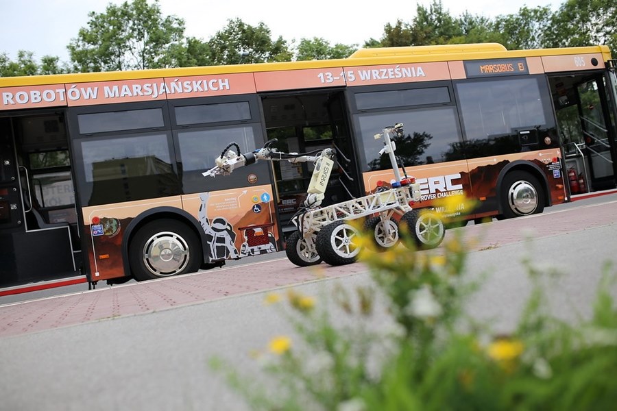 Marsobus jeździ ulicami Kielc. Niezwykły sposób na edukowanie o kosmosie