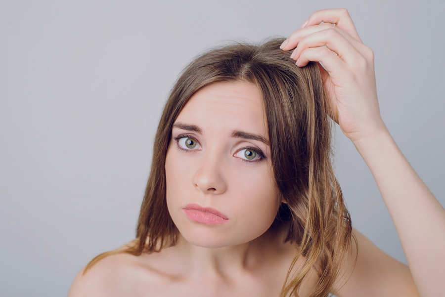 Ratunek dla wypadających włosów – jak im pomóc odzyskać piękno?