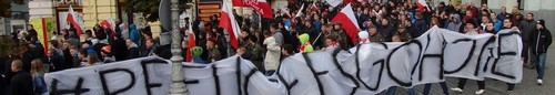 kielce wiadomości Ponad tysiąc osób maszerowało w Kielcach przeciwko imigrantom 
