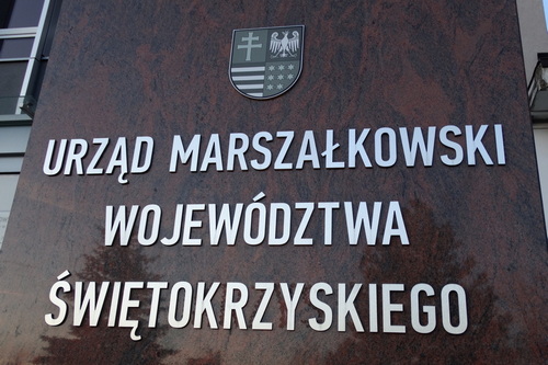 kielce wiadomości Policja zabezpiecza dokumenty w Urzędzie Marszałkowskim 