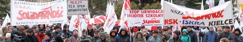 kielce "Nie daj się orżnąć!" - Solidarność protestowała pod Urzędem Wojewódzkim 