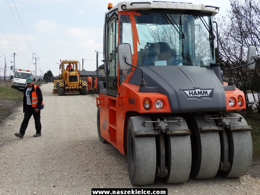 Trwa budowa drogi na kieleckim Biesaku 31.03.2017