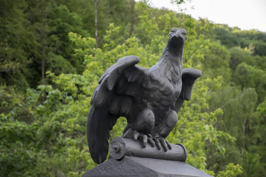Pomnik orła legionowego na pamiątkę mostu