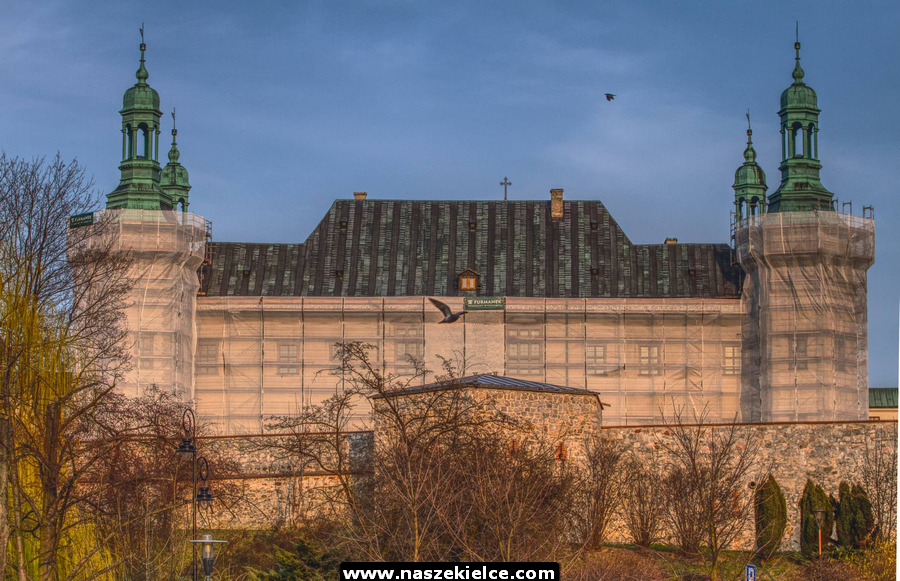 Remont elewacji Pałacu Biskupów Krakowskich w Kielcach 04.04.2019