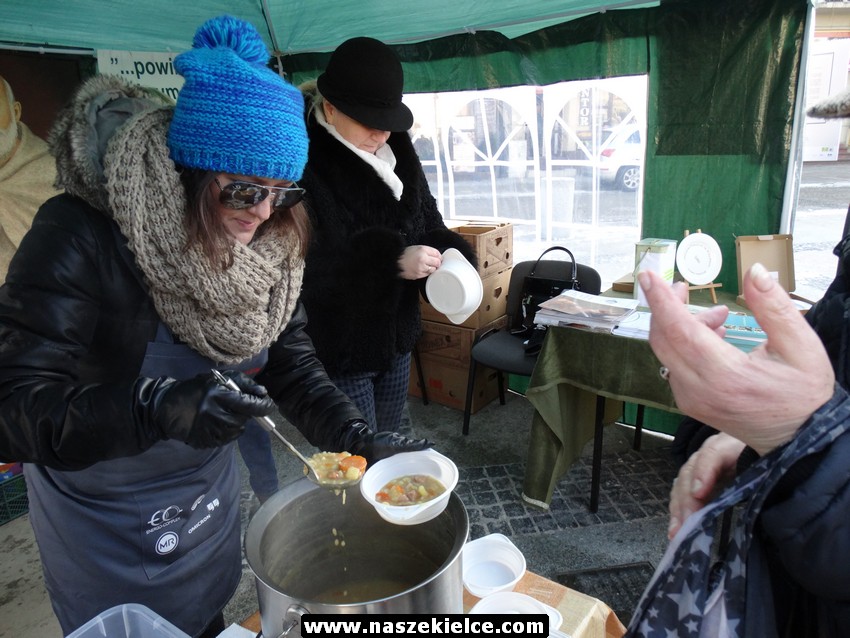 Pomagamy ze smakiem na Rynku w Kielcach 05.12.2016